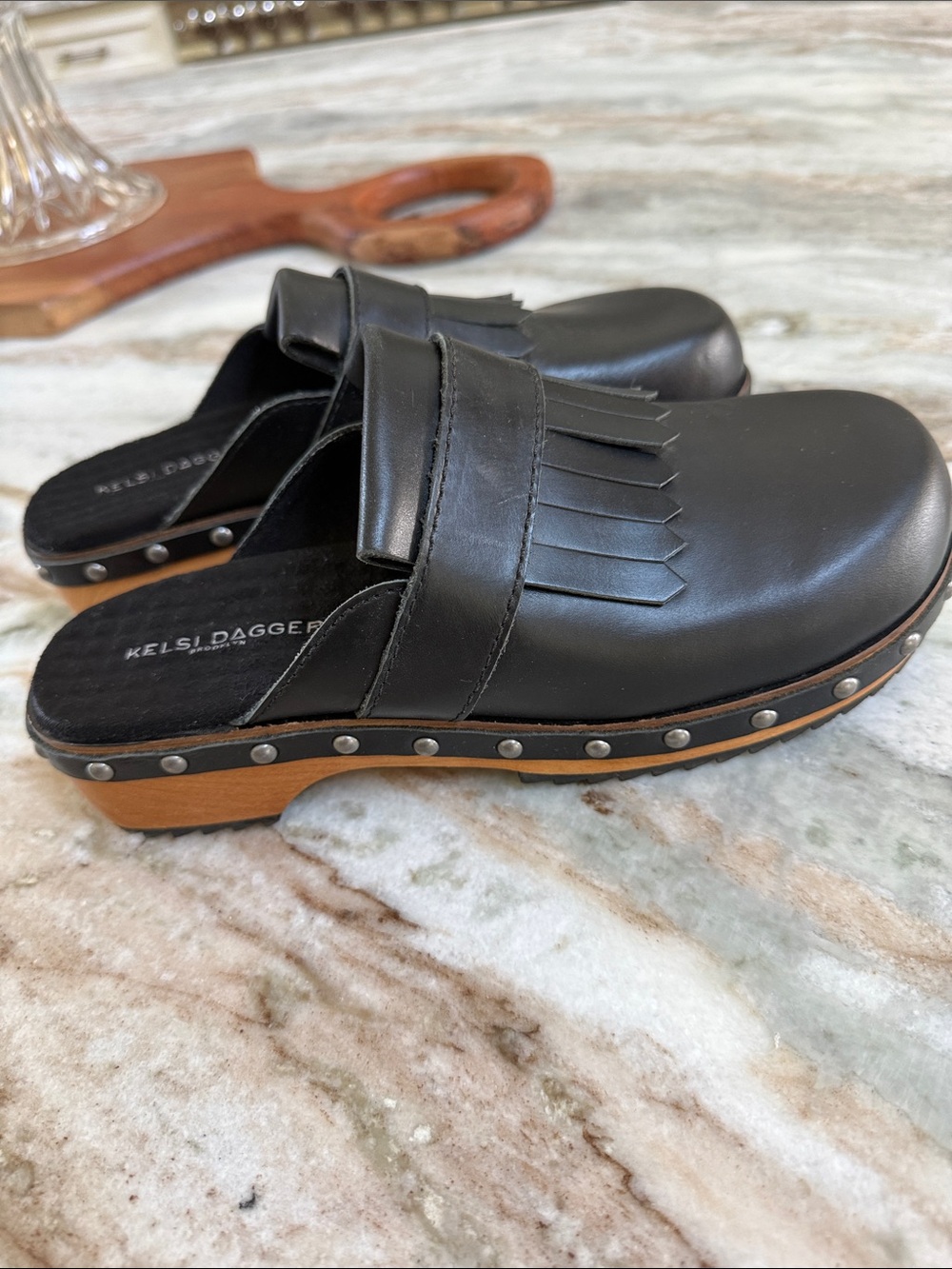 NWOT Women’s SZ9 KELSI DAGGER Brooklyn black leather studded clogs - Picture 4 of 9